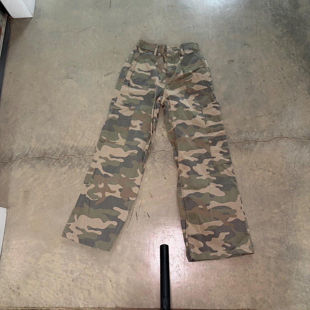 No Boundaries Cargo Pants Womens XS Green Camo Excellent Utility Straight Leg